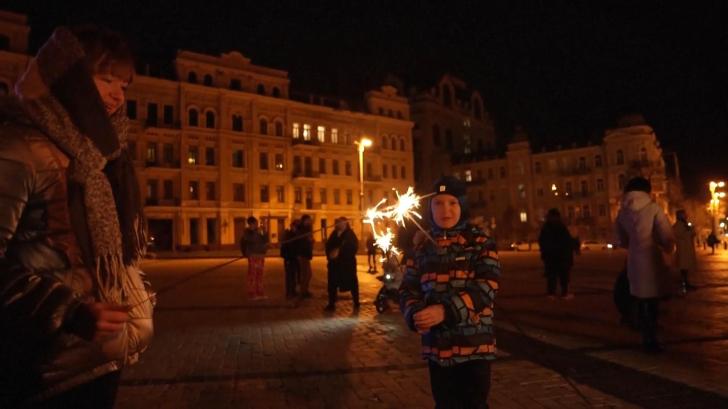 Angriffe auf Ukraine in der Silvesternacht Symbole des Friedens für 2023
